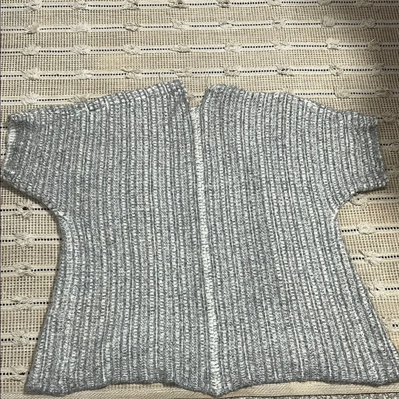Gray Open-Front Cardigan with Short Sleeves - Picture 3 of 3